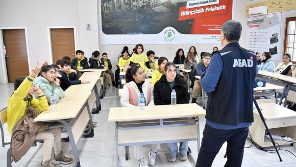 Depreme Karşı Hayat Kurtaran Eğitim Verildi