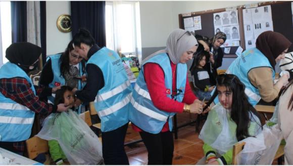 Dilek'teki İlkokul Öğrencilerine 'Bir Güzellik' Yaptılar..