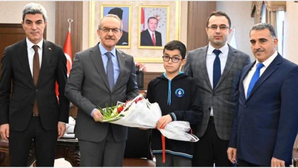 Hafızlık Eğitimini 7 Ayda Tamamladı, Ödüllendirildi