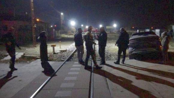 Hemzemin Geçitte Kaza.. Yük Treni Otomobile Çarptı, 5 Yaralı..