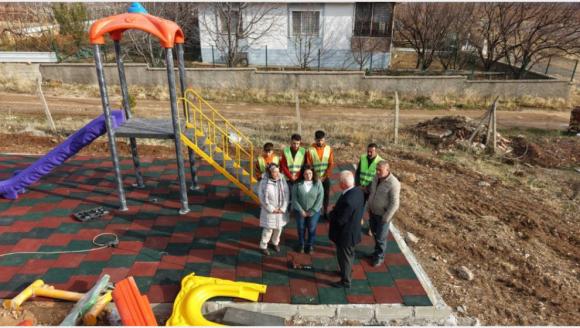 İlçe Belediyesinden Güzelköy'e Çocuk Parkı