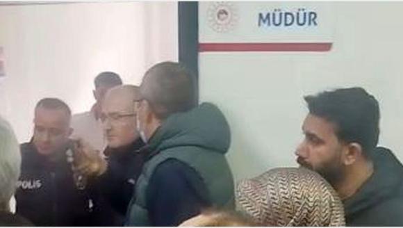 Makamda Müdür Yok, Polis Var!