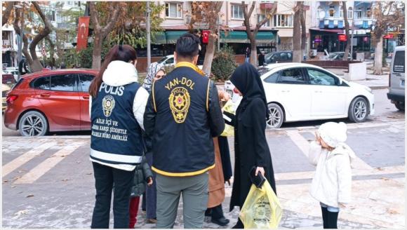 Polisten, Dolandırıcılığa Karşı Vatandaşa Bilgilendirme