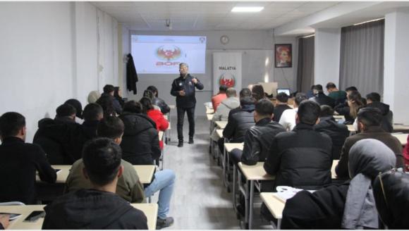 Terör Polisinden Okullarda Öğrencileri Bilgilendirme