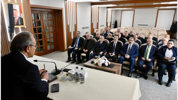 Vali Esnaf Temsilcileriyle Toplantı Yaptı.. 'Ticaret Başlamazsa Canlılık Olmaz'