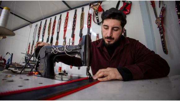 Yaptığı Köpek Tasmalarını 20'nin Üzerinde Ülkeye Gönderiyor