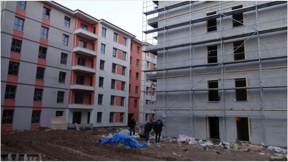 6 Katlı İnşaatın Çatısından Düşen İşçi Yaralandı