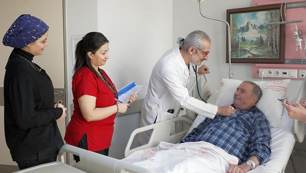 Aort Damarında Oluşan Hasar Kapalı Yöntemle Onarıldı