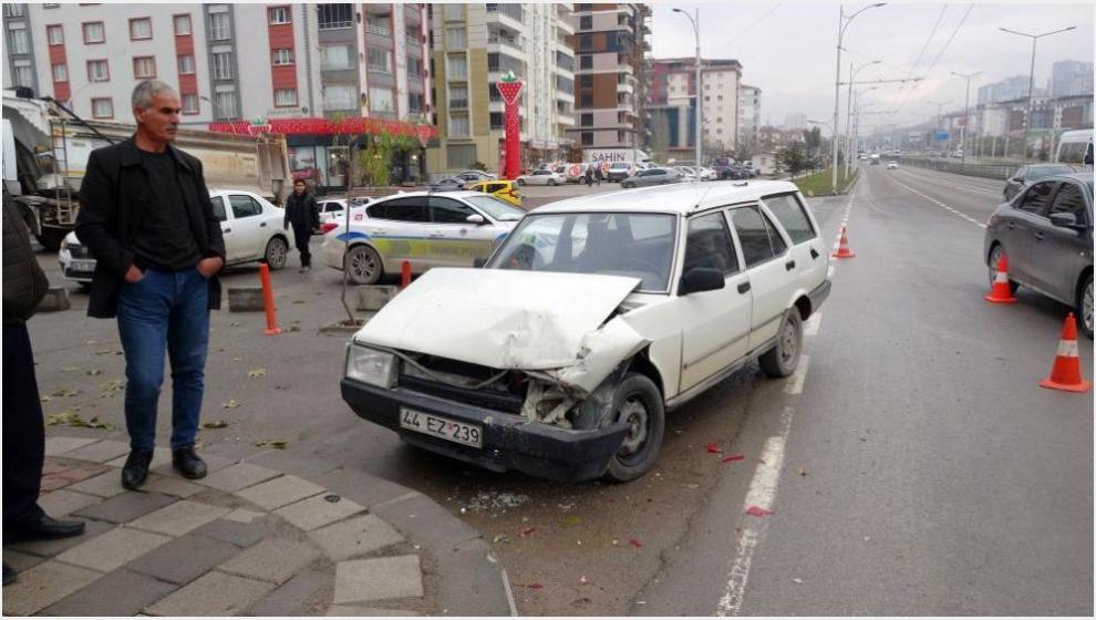 Çöşnük Kavşağında Kaza