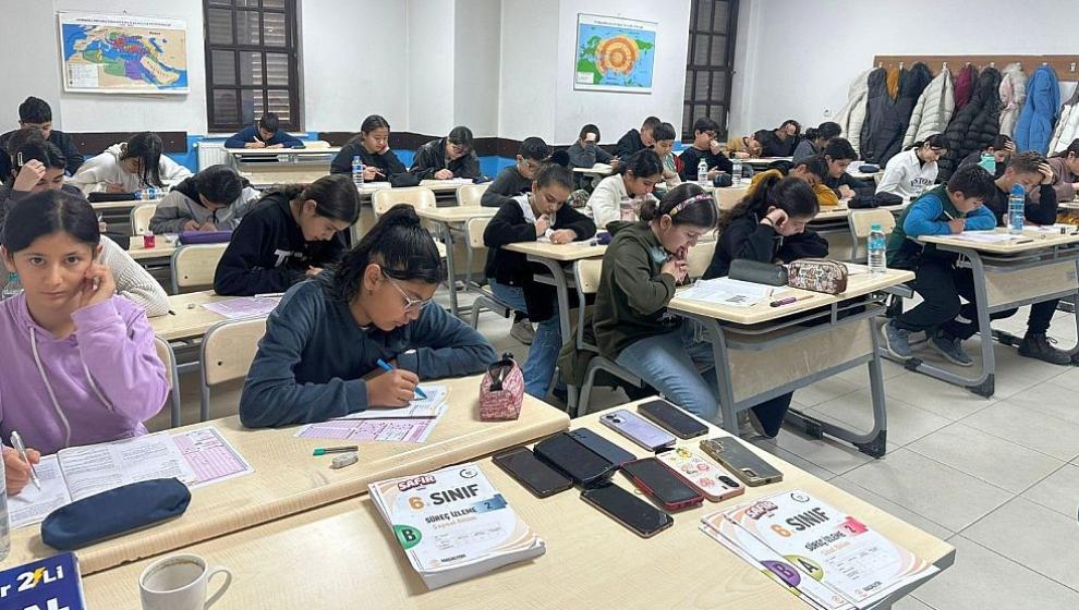 Deneme Sınavlarına Yaklaşık Bin 350 Öğrenci Katıldı