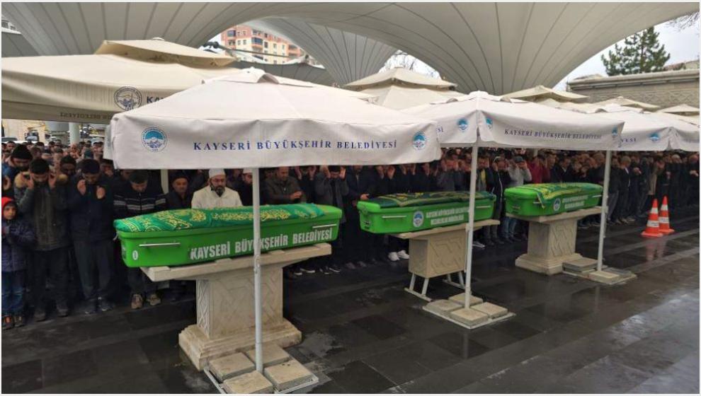 Malatya'daki Kazada Ölen Anne ve 2 Çocuğu İçin Hazin Tören