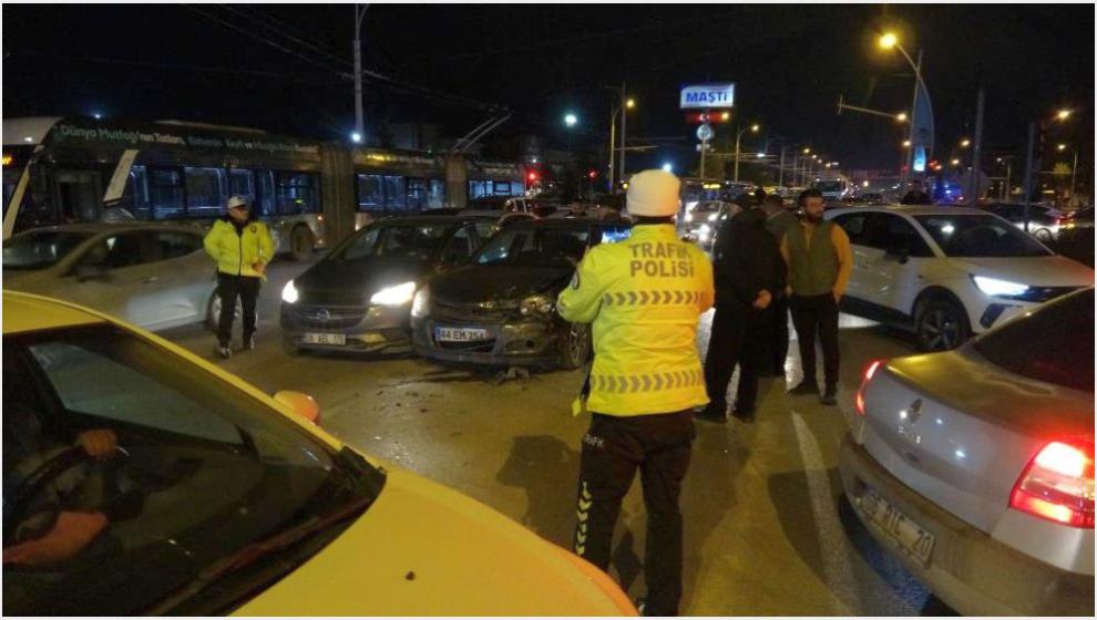 MAŞTİ Kavşağında Zincirleme Kaza