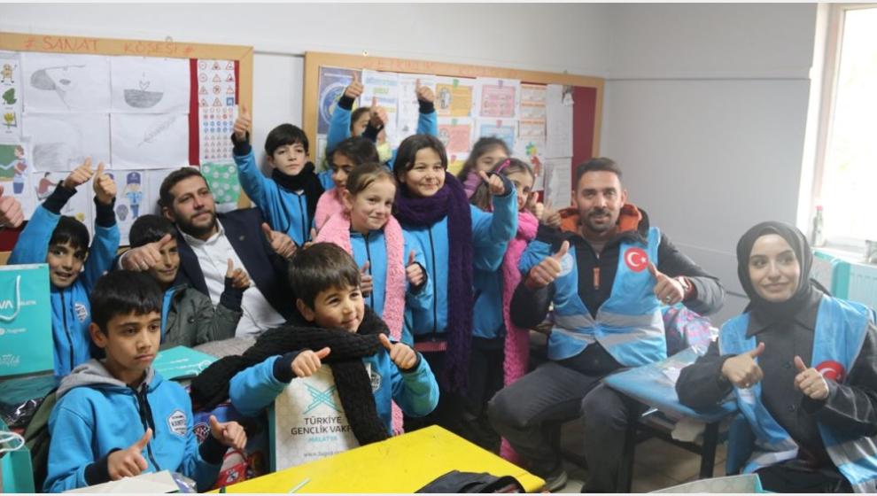 TÜGVA'dan Akçadağ'daki Okulun Öğrencilerine Atkı