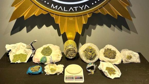 800 Gram Esrar Ele Geçti, Torbacı Tutuklandı