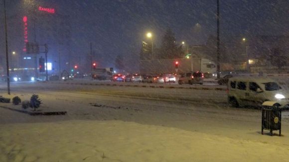 İl Genelinde Görülen Aralıklı Kar Yağışı Zaman Zaman Etkili Oluyor