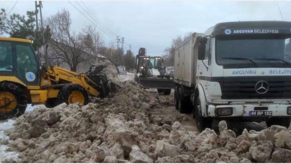 Arguvan Belediyesi'nden Kar Mücadelesi
