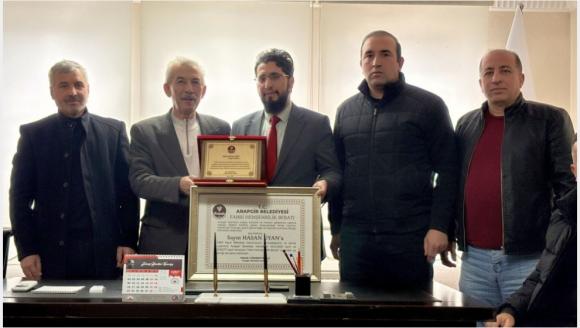 Belediye Meclisi'nden İlçe Müftüsüne Fahri Hemşehri Beratı