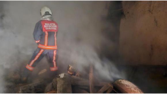 Hekimhan Kurşunlu'da Bir Ev Tamamen Yandı