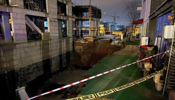 İnşaat İle Apartman Arasındaki İstinat Duvarı Çöktü