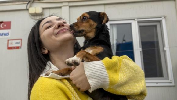 "İnsanlar, Dans Etmeye, Sesi Kullanmaya Başladı.."