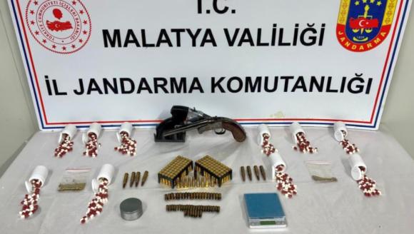 Jandarma Uyuşturucu ve Silah Operasyonu Yaptı