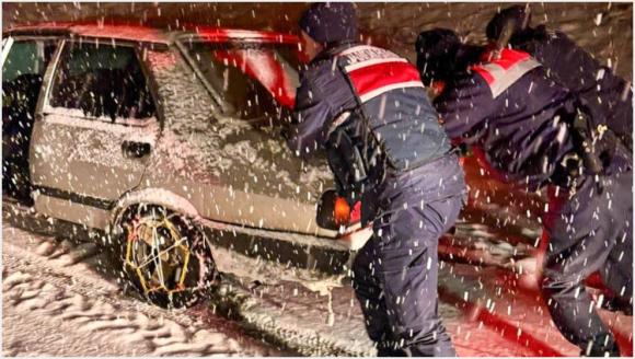 Kar Mahsurları Kurtarıldı