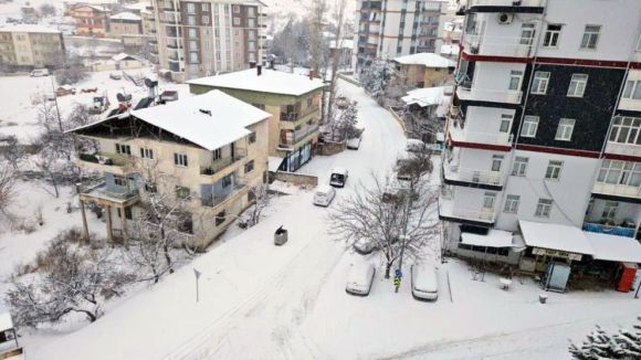 Bazı İlçe Merkezlerinde Kar 30 Santimetreye Ulaştı