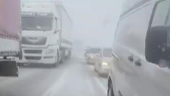 Sivas-Malatya Karayolu Kar Yağışı Dolayısıyla Ulaşıma Kapandı