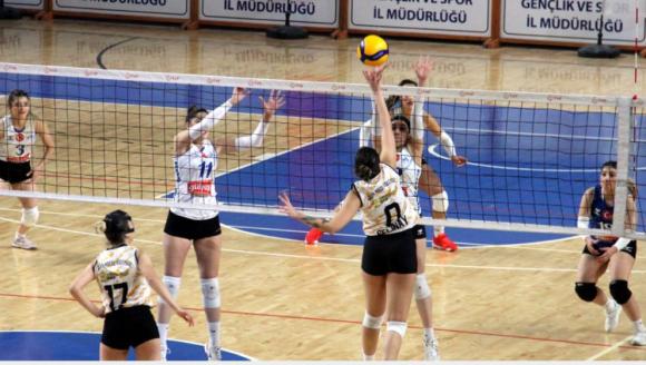 Voleybol Kadınlar 2. Liginde Nicer Hotel Sahasında Mağlup Oldu