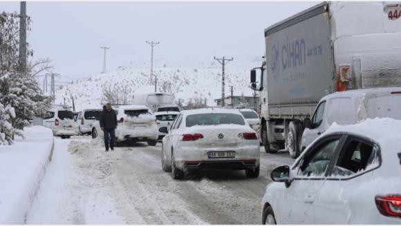 Yoğun Kardan Kapanan Malatya- Sivas ve Malatya- Kayseri Karayolu Açıldı