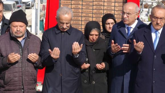 Bakan Uraloğlu, Deprem Şehitliğini ve Kabirleri Ziyaret Etti