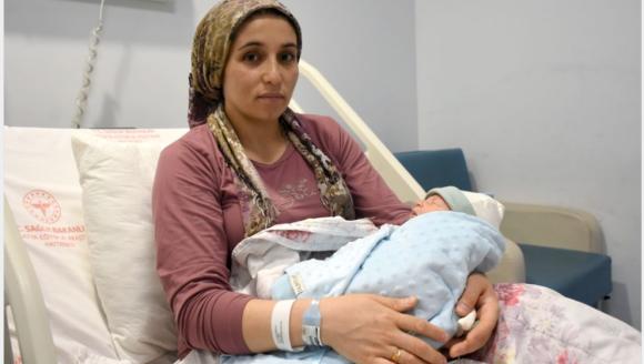 Depremde Kızını Kaybetti, 3 Yıl Sonra Aynı Gün Bebeği Oldu