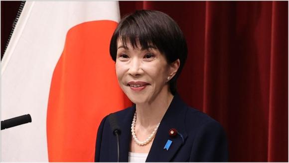 Japonya'nın En Büyük Seçim Zaferini Kazanan 'Görünmez Eşli' Kadın Başbakanı