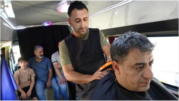 Uzman Çavuşluktan Ayrıldı Mobil Berber Oldu