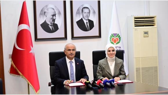 Bakanlık İle Büyükşehir Arasında 'Engelsiz Yaşam Merkezi' Protokolü