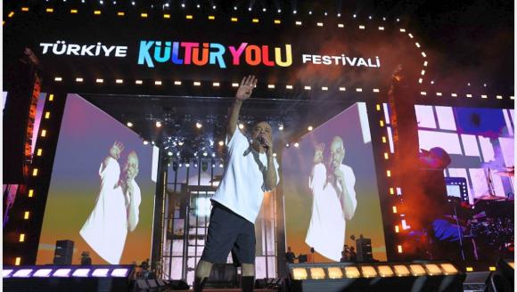 Kültür Yolu Festivali'nde Ceza Konseri