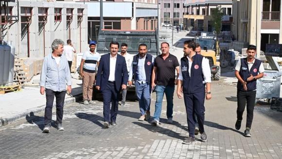 Çarşının Tarihi Silindi.. Hafıza Şemsiyelere Kaldı!.