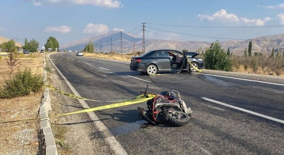 Otomobille Çarpışan Motosikletin Sürücüsü Öldü