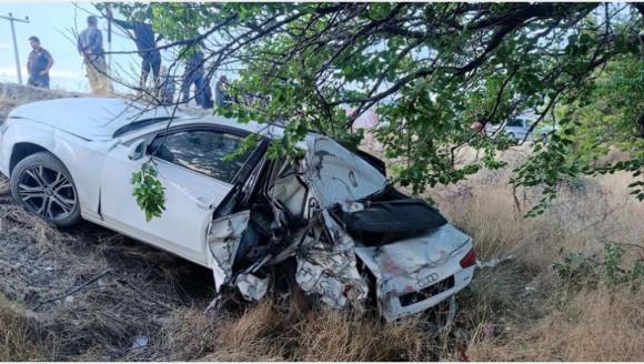 Otomobille TIR Çarpıştı, 5 Kişi Yaralandı
