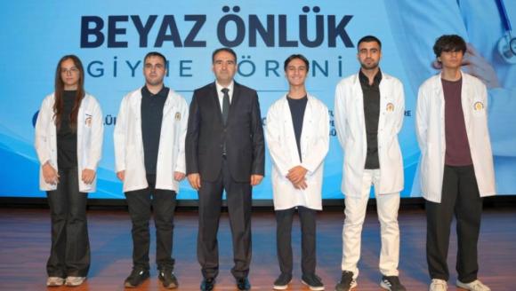 Tıp Fakültesinde 'Beyaz Önlük Giyme Töreni' Düzenlendi