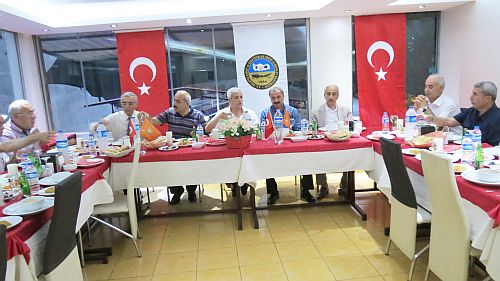 "Vicdansız İsrail'i Lanetliyoruz"