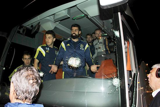 Fenerbahçe'ye Saldırı Araçtan