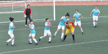 Kızlar Futbol Grubu Başladı