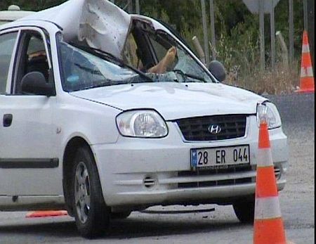 Minibüs Çarptı, Otomobilde Öldü
