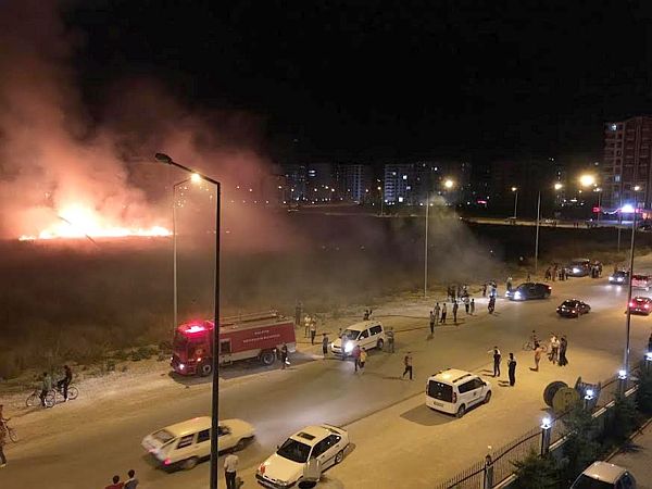 Fahri Kayahan'da Yangın
