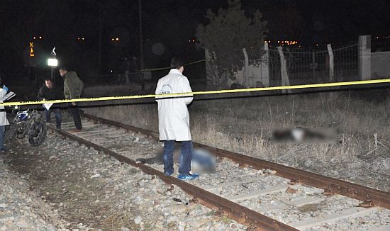 Malatya Treni Çarptı.. 2 Ölü