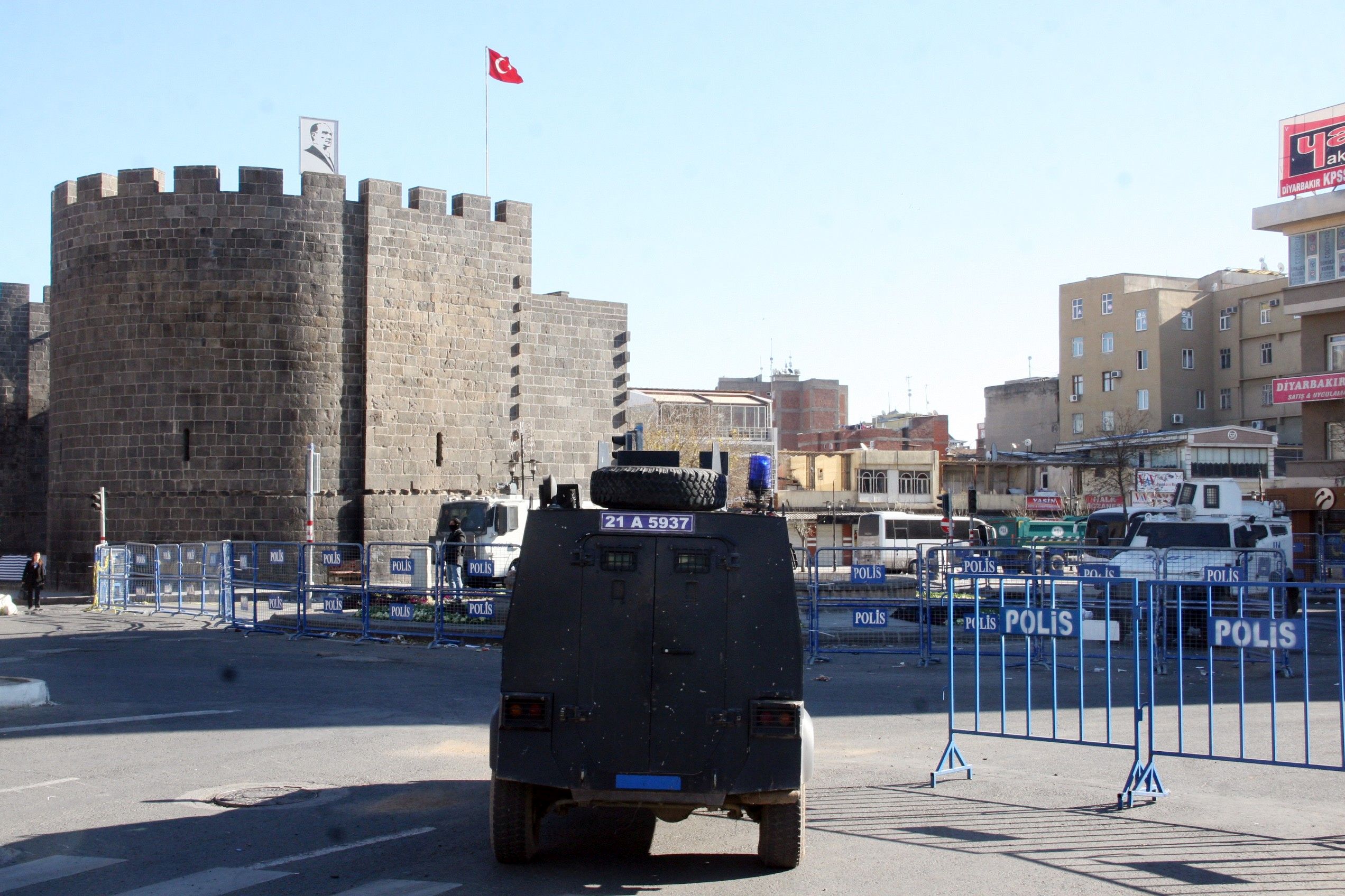 Diyarbakır Sur'da 13 Asker Yaralandı