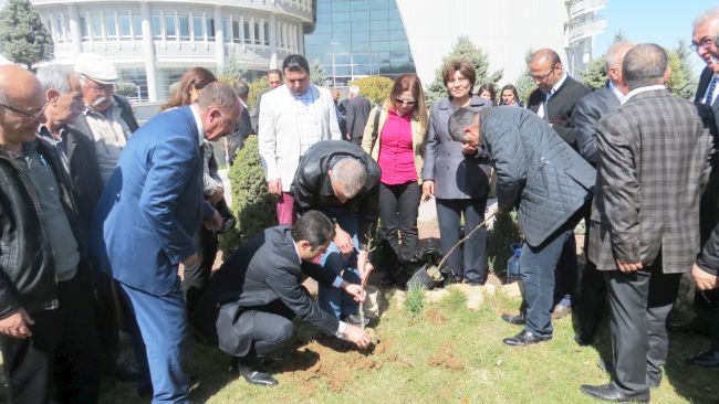 Çakır'la Kiraz Arasında 'İncir Ağacı' Atışması