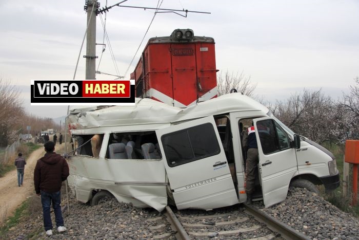 Yük Treni Öğrenci Servisini Biçti!..