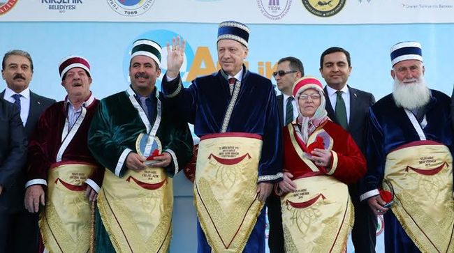 Yılın Ahisi Ödülünü Erdoğan'dan Aldı